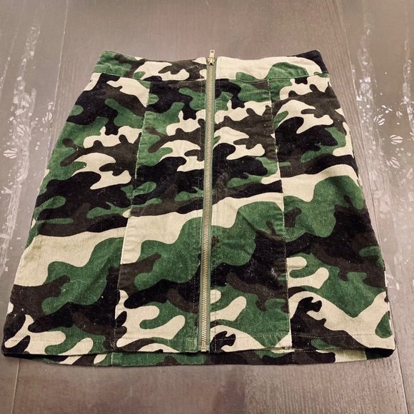 Camo Mini Skirt - Picture 1 of 2